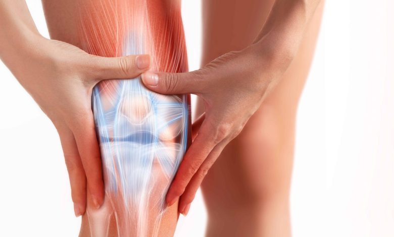 أعراض الروماتيزم في الركبة وطرق علاجه
